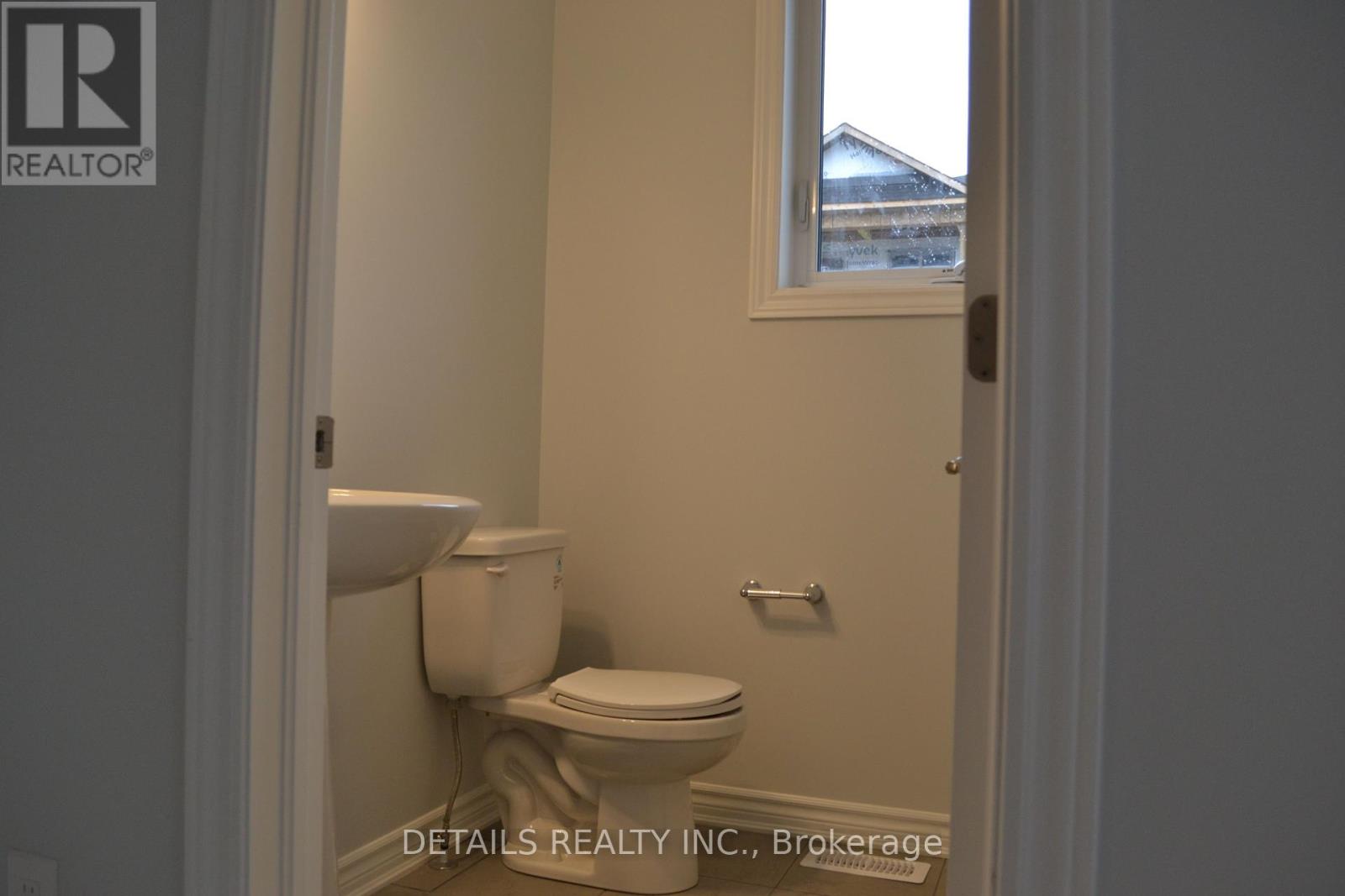 300 Ilmenite Private, Ottawa, Ontario  K2J 7C8 - Photo 11 - X12205497
