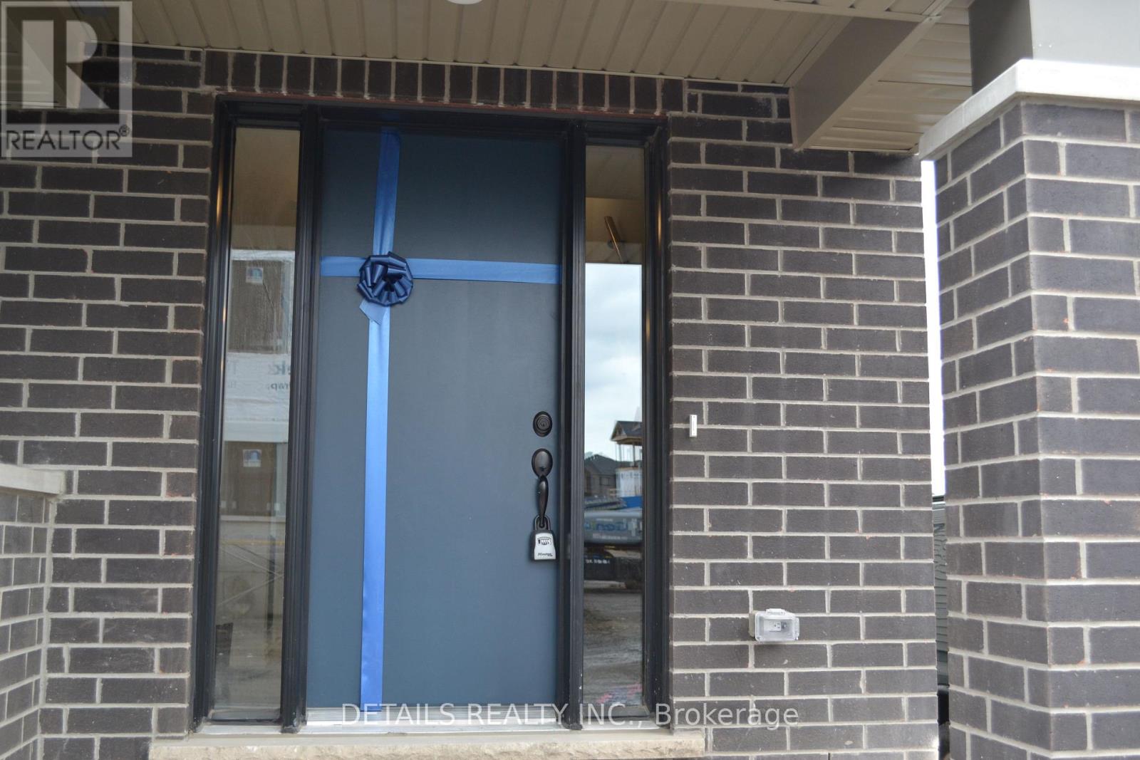 300 Ilmenite Private, Ottawa, Ontario  K2J 7C8 - Photo 2 - X12205497