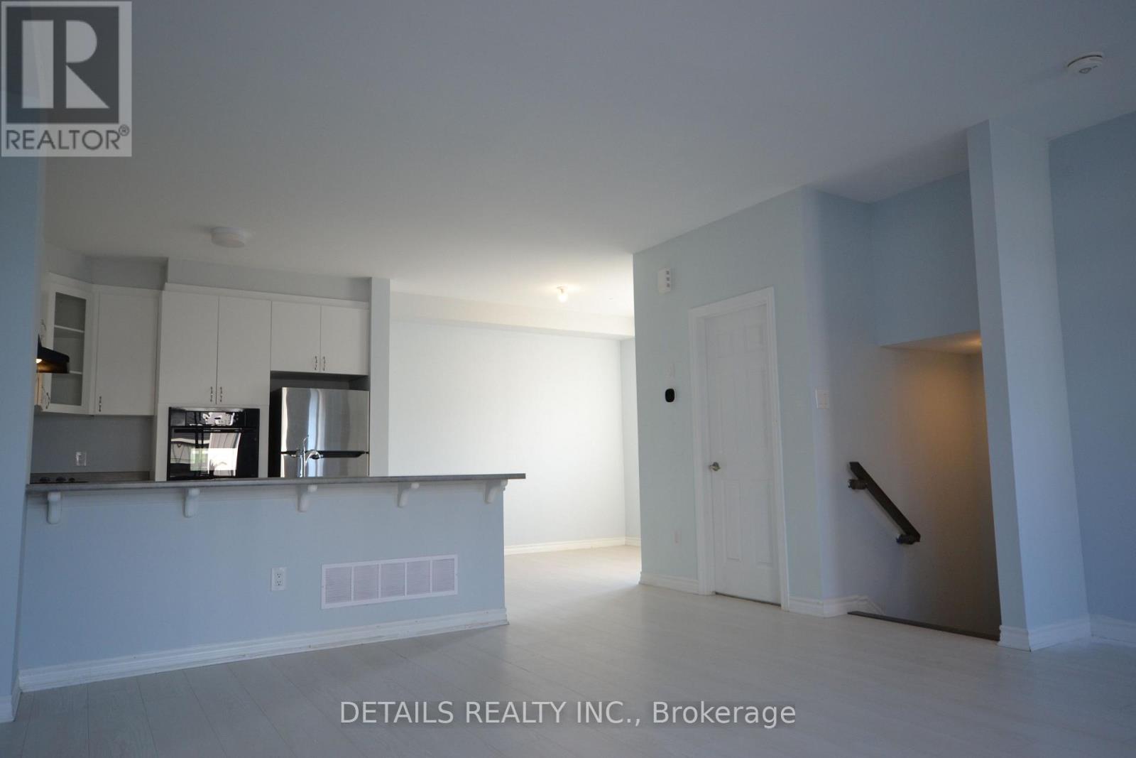 300 Ilmenite Private, Ottawa, Ontario  K2J 7C8 - Photo 6 - X12205497