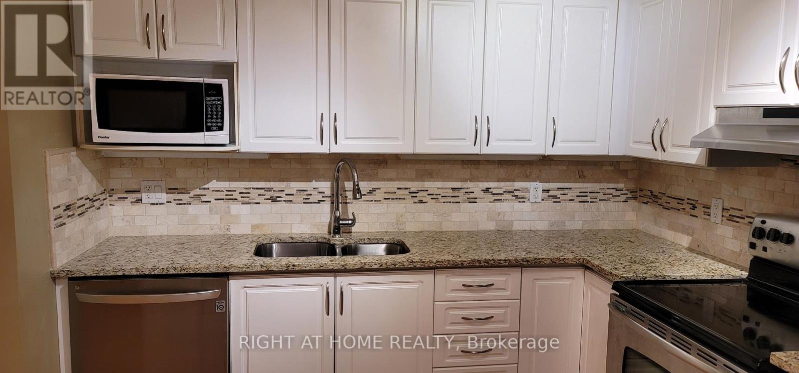 344 Hillsboro Private, Ottawa, Ontario  K2M 3B2 - Photo 11 - X12205498