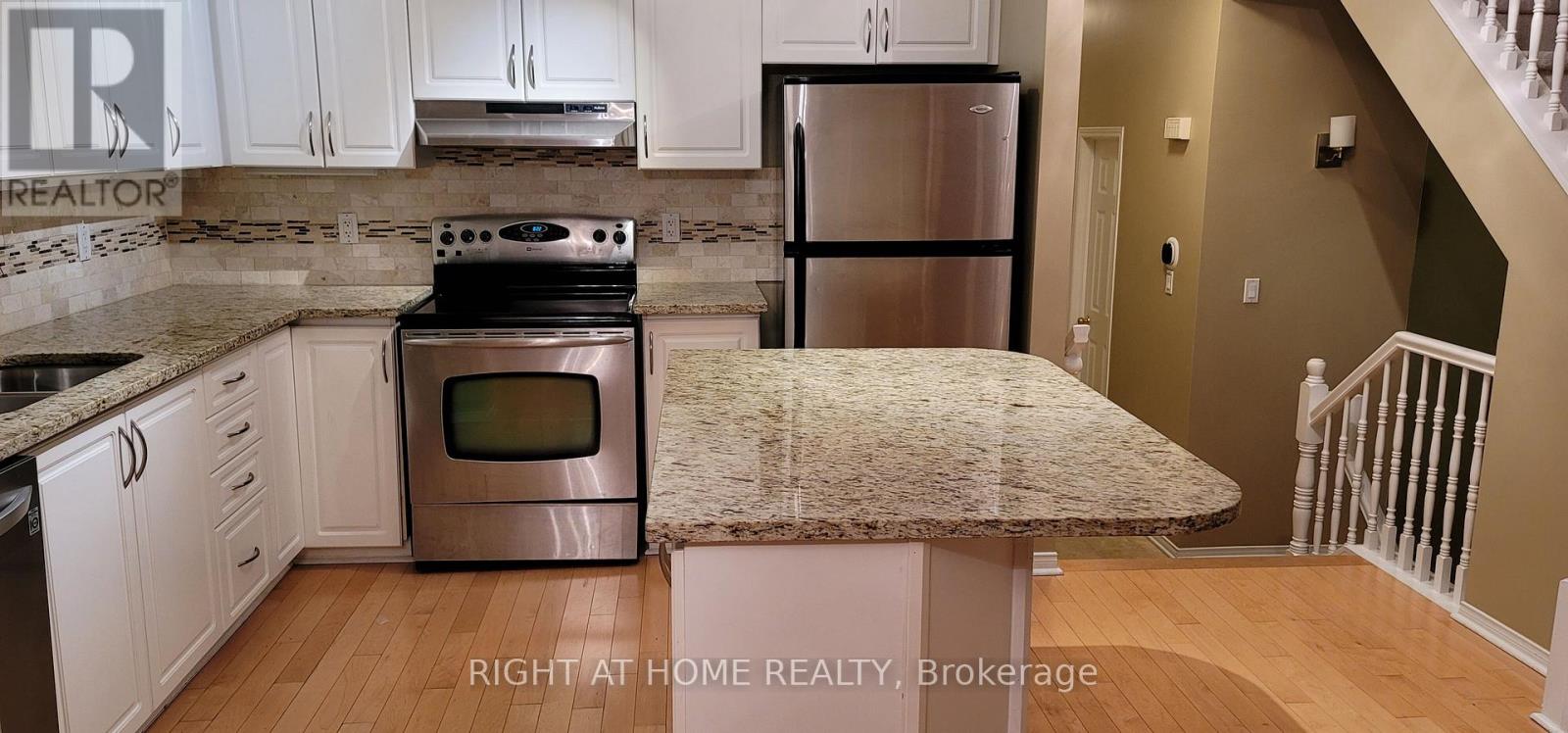 344 Hillsboro Private, Ottawa, Ontario  K2M 3B2 - Photo 12 - X12205498