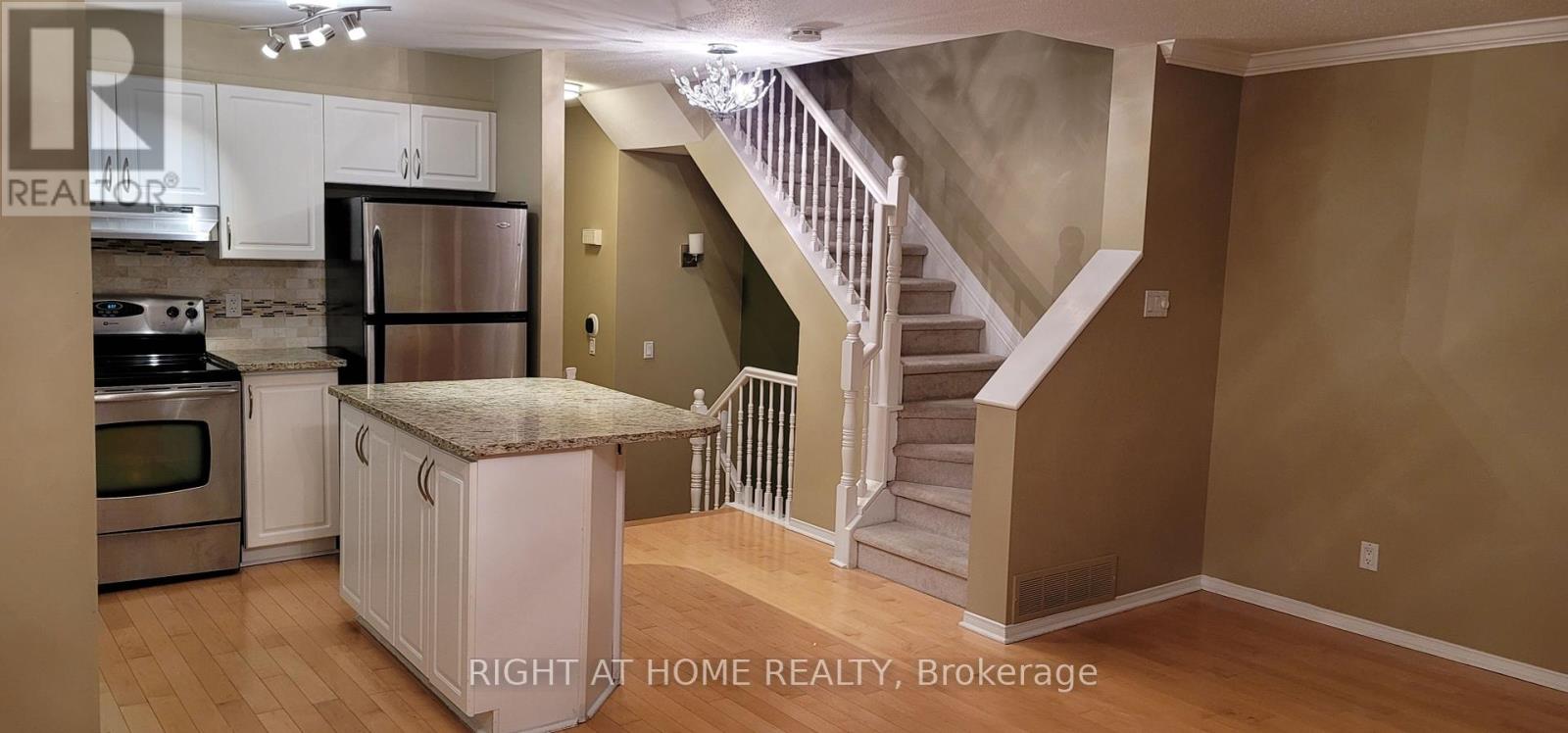 344 Hillsboro Private, Ottawa, Ontario  K2M 3B2 - Photo 13 - X12205498