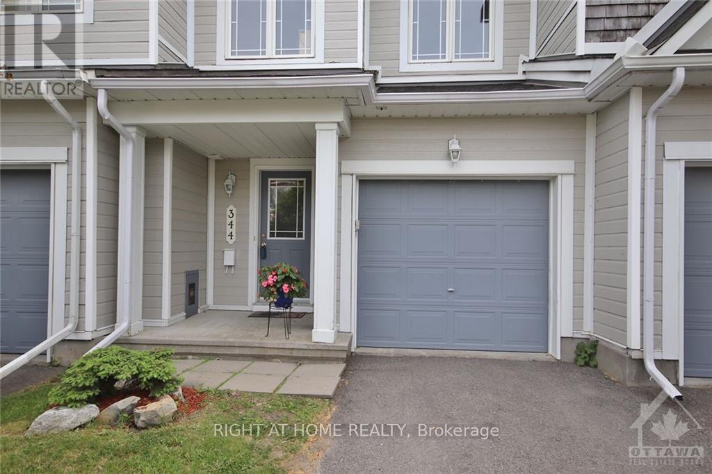 344 Hillsboro Private, Ottawa, Ontario  K2M 3B2 - Photo 2 - X12205498