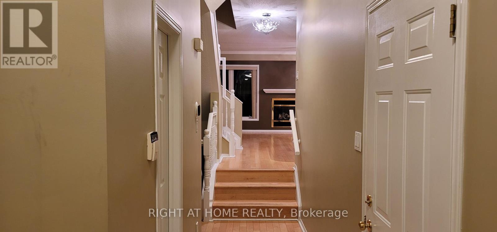 344 Hillsboro Private, Ottawa, Ontario  K2M 3B2 - Photo 3 - X12205498