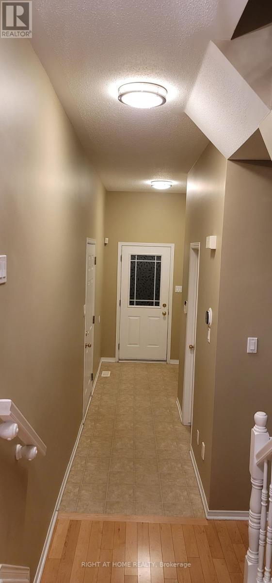 344 Hillsboro Private, Ottawa, Ontario  K2M 3B2 - Photo 4 - X12205498