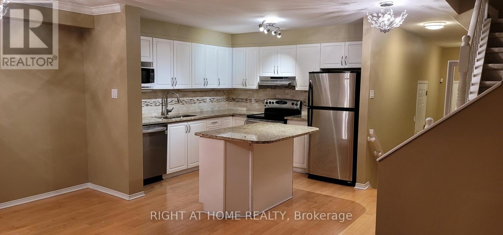 344 Hillsboro Private, Ottawa, Ontario  K2M 3B2 - Photo 9 - X12205498