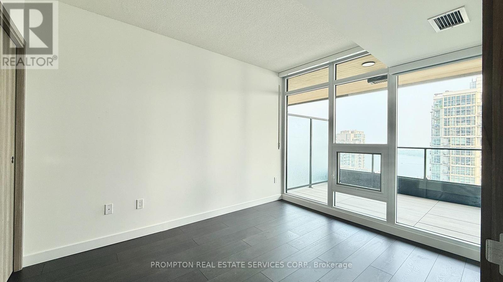 3708 - 1 Concord Cityplace Way, Toronto, Ontario  M5V 0X3 - Photo 10 - C12205499