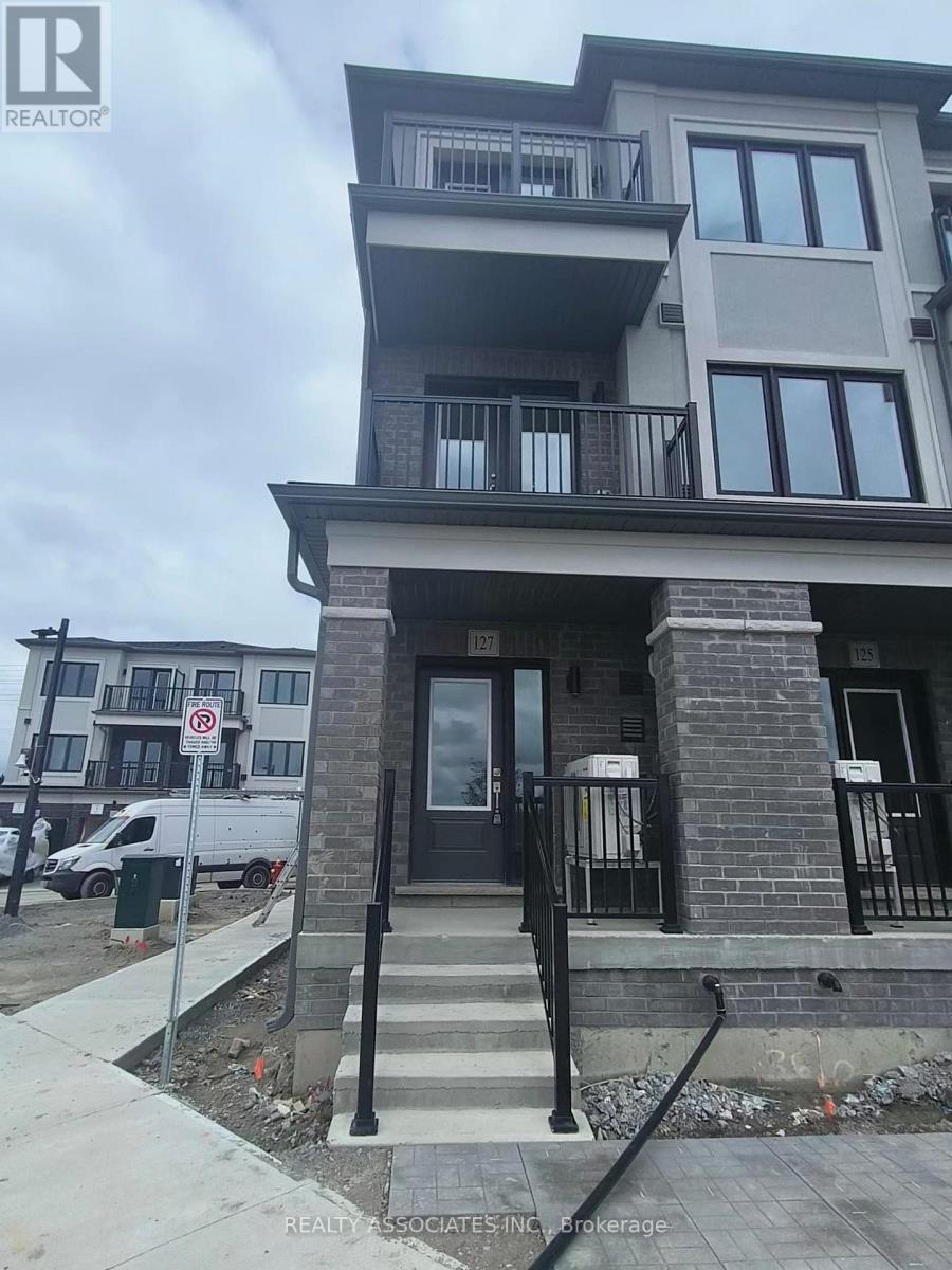 127 Matawin Lane, Richmond Hill, Ontario  L4B 0H7 - Photo 1 - N12205500