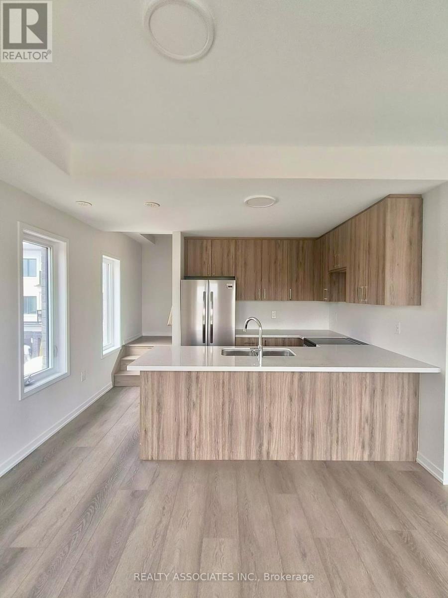 127 Matawin Lane, Richmond Hill, Ontario  L4B 0H7 - Photo 4 - N12205500