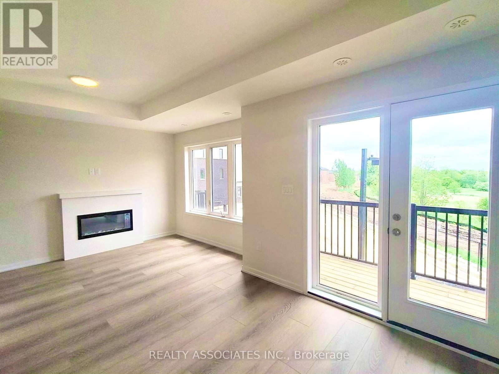 127 Matawin Lane, Richmond Hill, Ontario  L4B 0H7 - Photo 5 - N12205500