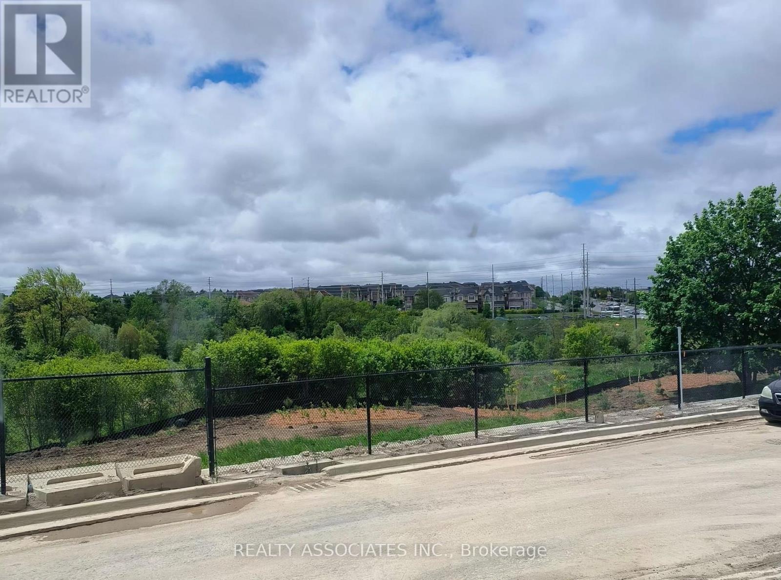 127 Matawin Lane, Richmond Hill, Ontario  L4B 0H7 - Photo 6 - N12205500