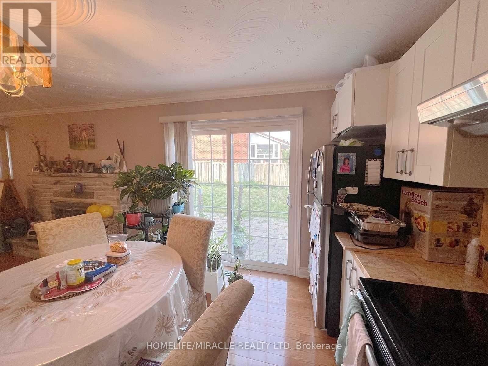 2461 President Boulevard, Mississauga, Ontario  L5B 3E7 - Photo 4 - W12205455