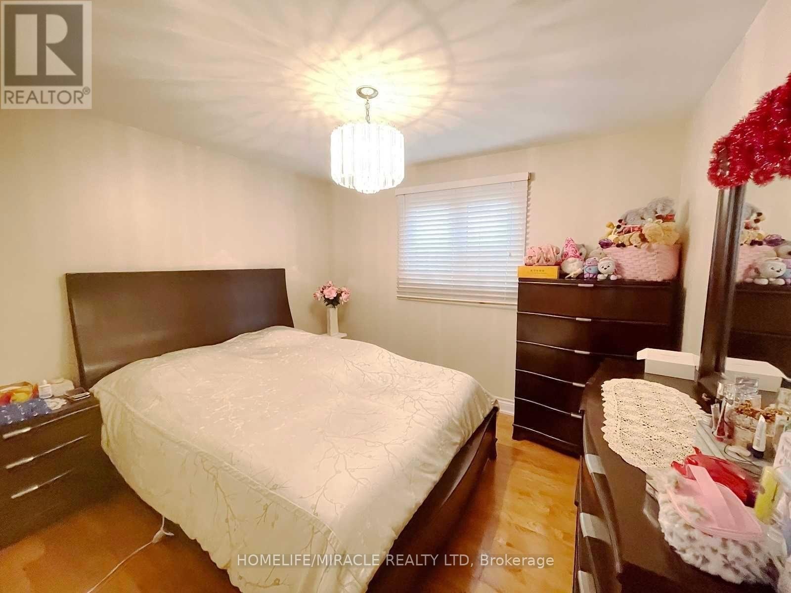 2461 President Boulevard, Mississauga, Ontario  L5B 3E7 - Photo 9 - W12205455