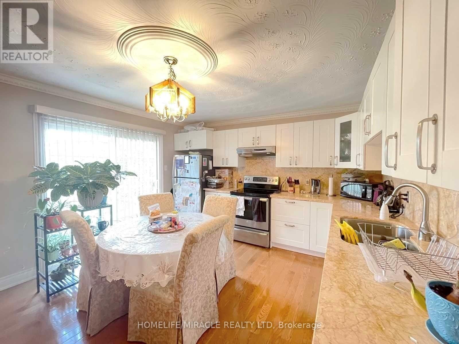 2461 President Boulevard, Mississauga, Ontario  L5B 3E7 - Photo 5 - W12205455