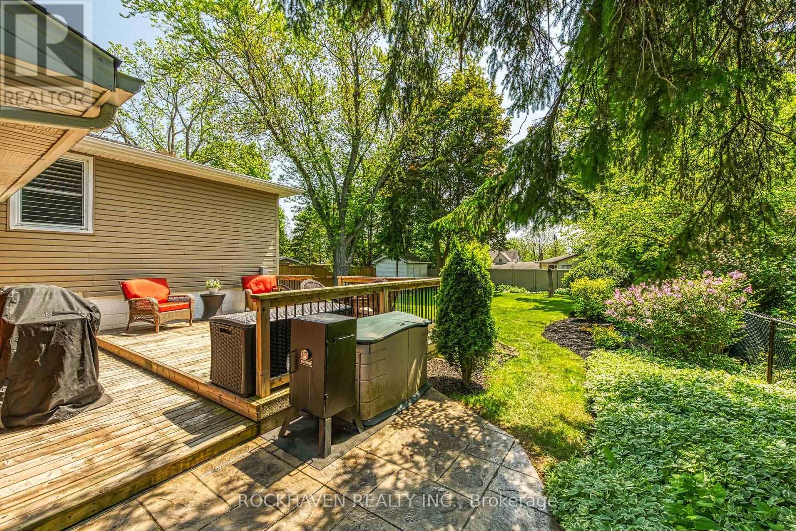 22 Nelson Street, Hamilton (Waterdown), Ontario  L0R 2H0 - Photo 36 - X12183759