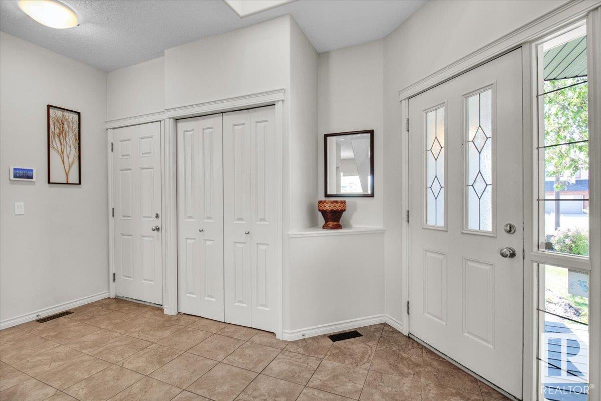 8654 Sloane Co Nw, Edmonton, Alberta  T6R 0K9 - Photo 2 - E4439083