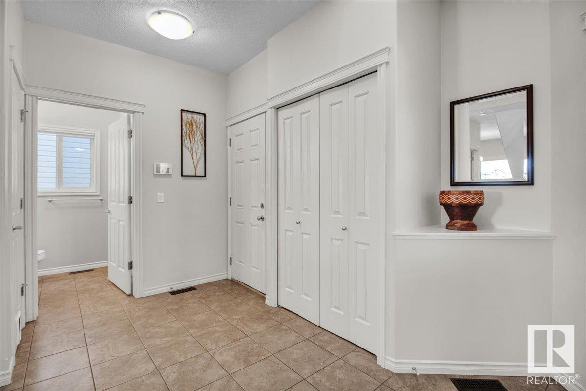 8654 Sloane Co Nw, Edmonton, Alberta  T6R 0K9 - Photo 4 - E4439083