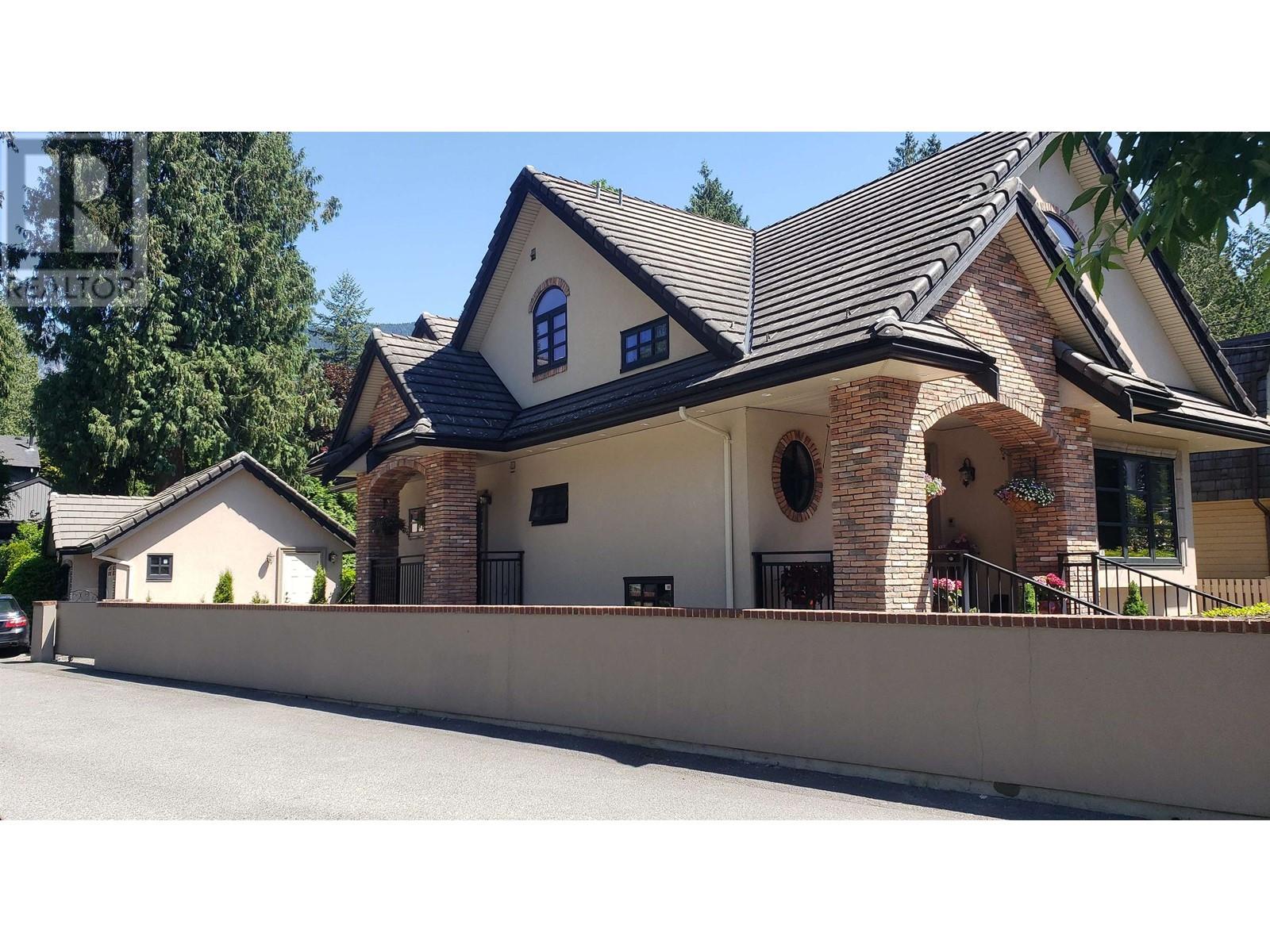 1134 MONTROYAL BOULEVARD, North Vancouver, British Columbia