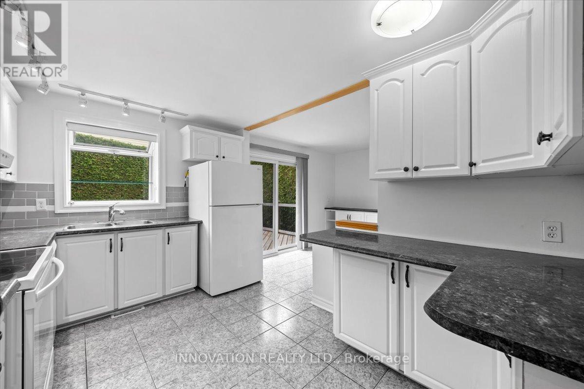 1553 Marcoux Drive, Ottawa, Ontario  K1E 2K5 - Photo 11 - X12205510