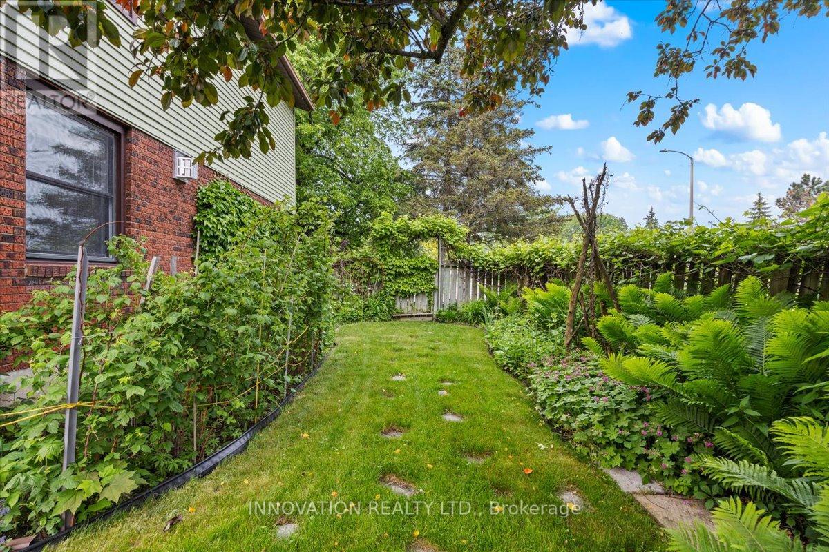 1553 Marcoux Drive, Ottawa, Ontario  K1E 2K5 - Photo 40 - X12205510