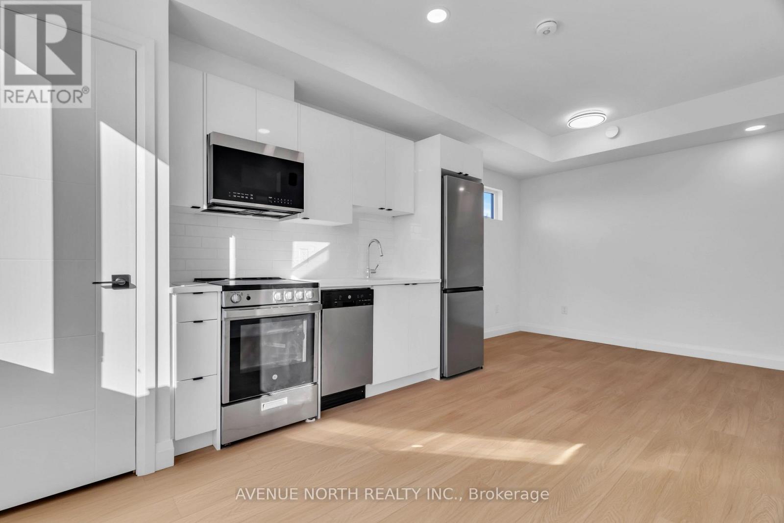 101 - 368 Tweedsmuir Avenue, Ottawa, Ontario  K1Z 5N4 - Photo 2 - X12205532