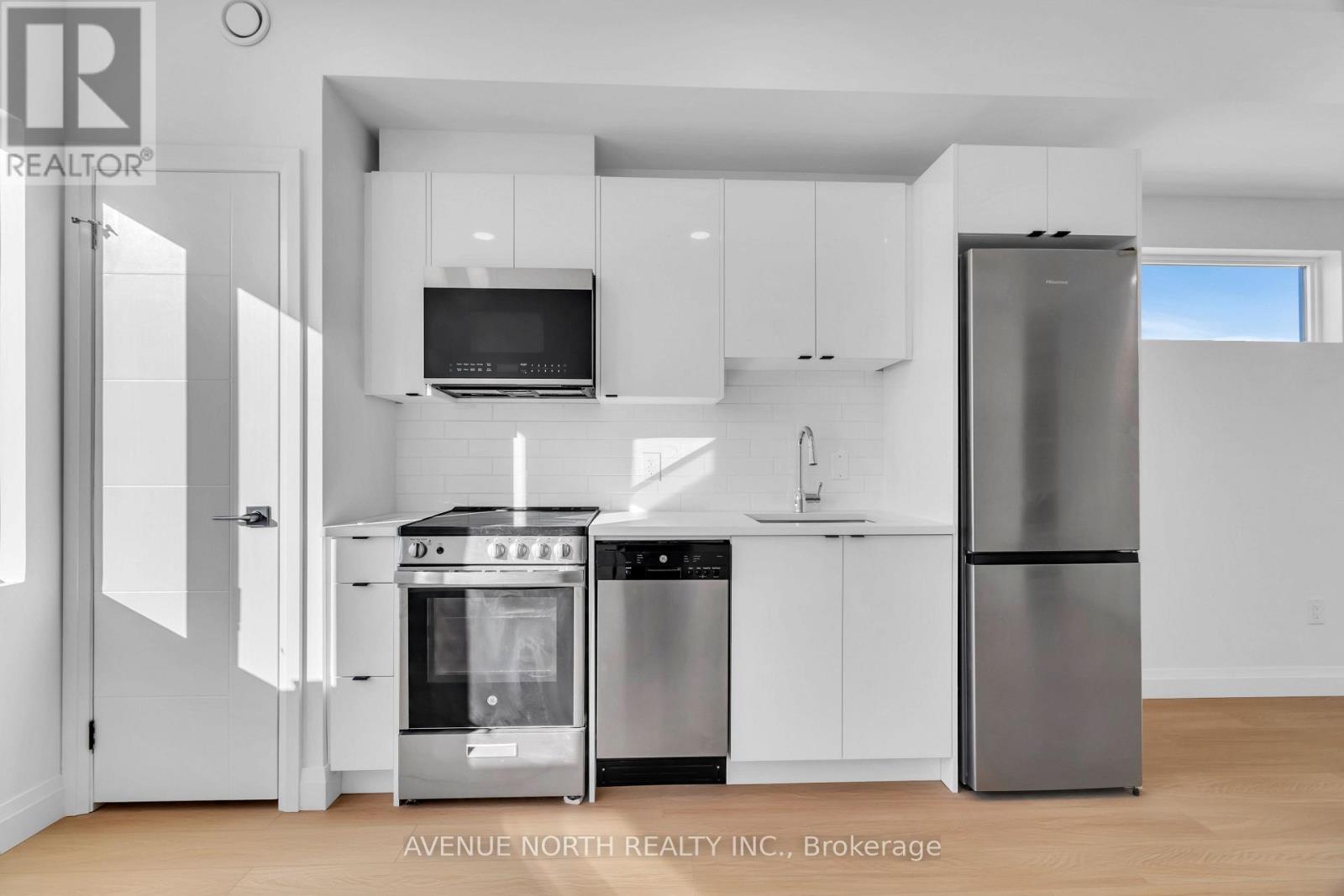 101 - 368 Tweedsmuir Avenue, Ottawa, Ontario  K1Z 5N4 - Photo 4 - X12205532
