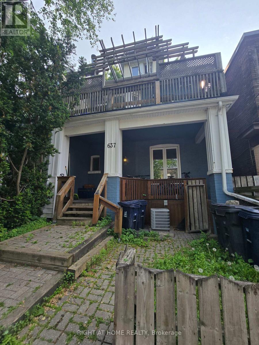 Upper - 637 Logan Avenue, Toronto, Ontario  M4K 3C4 - Photo 1 - E12205529