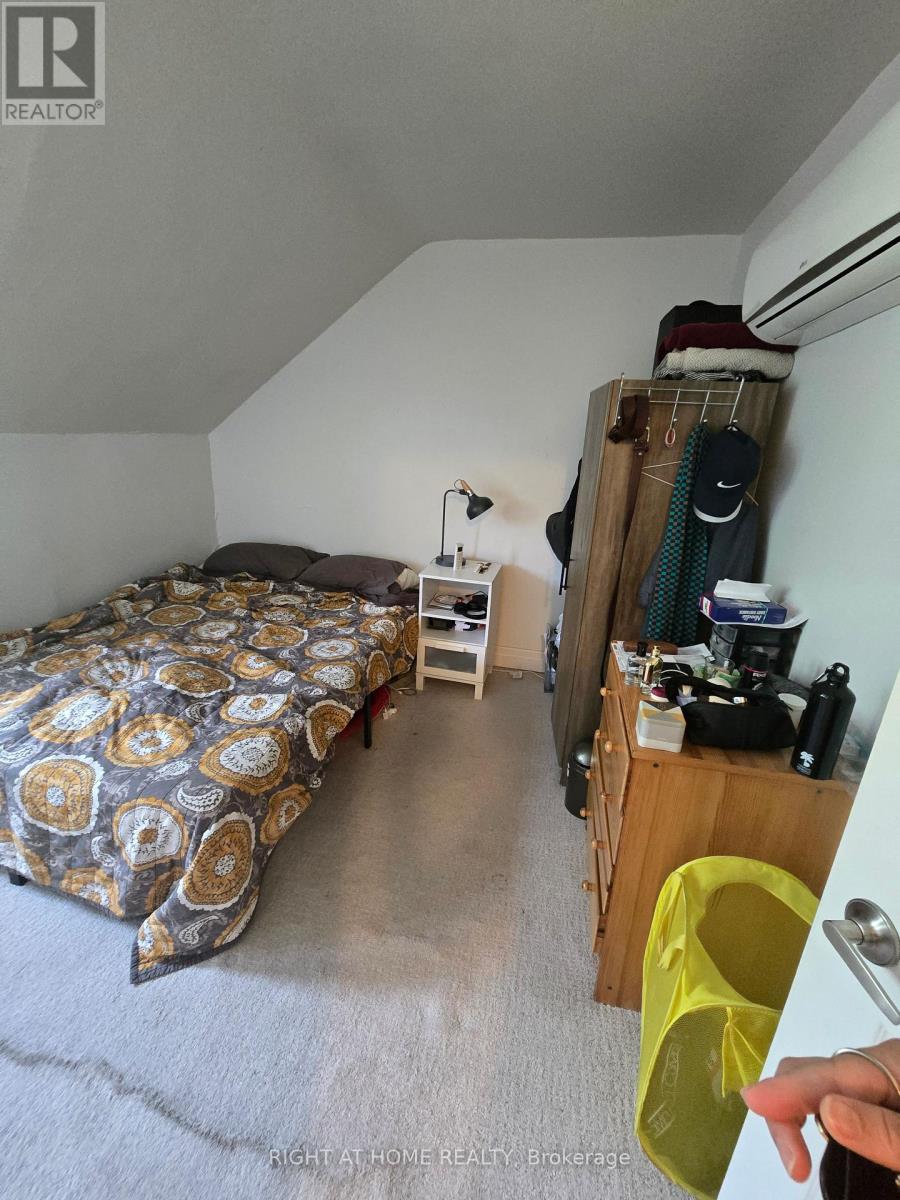 Upper - 637 Logan Avenue, Toronto, Ontario  M4K 3C4 - Photo 16 - E12205529