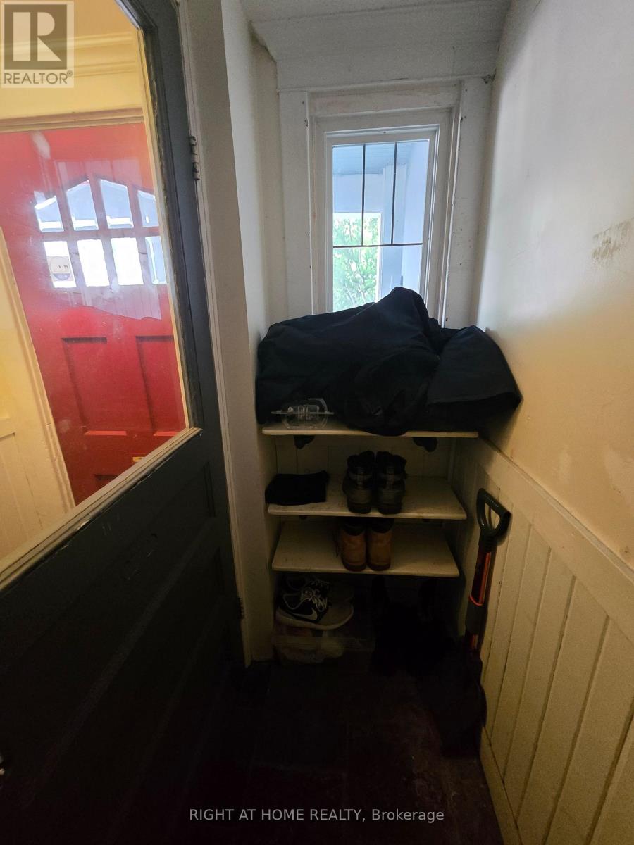 Upper - 637 Logan Avenue, Toronto, Ontario  M4K 3C4 - Photo 18 - E12205529