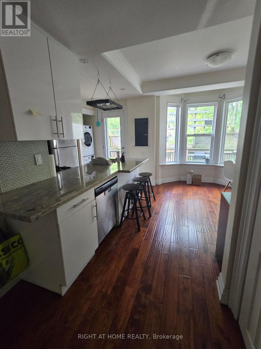 Upper - 637 Logan Avenue, Toronto, Ontario  M4K 3C4 - Photo 2 - E12205529
