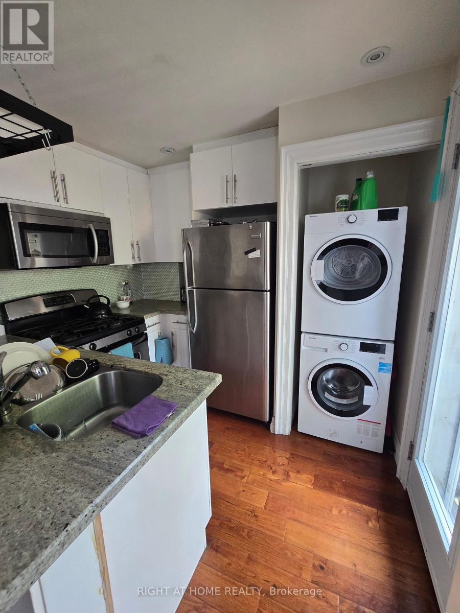 Upper - 637 Logan Avenue, Toronto, Ontario  M4K 3C4 - Photo 5 - E12205529