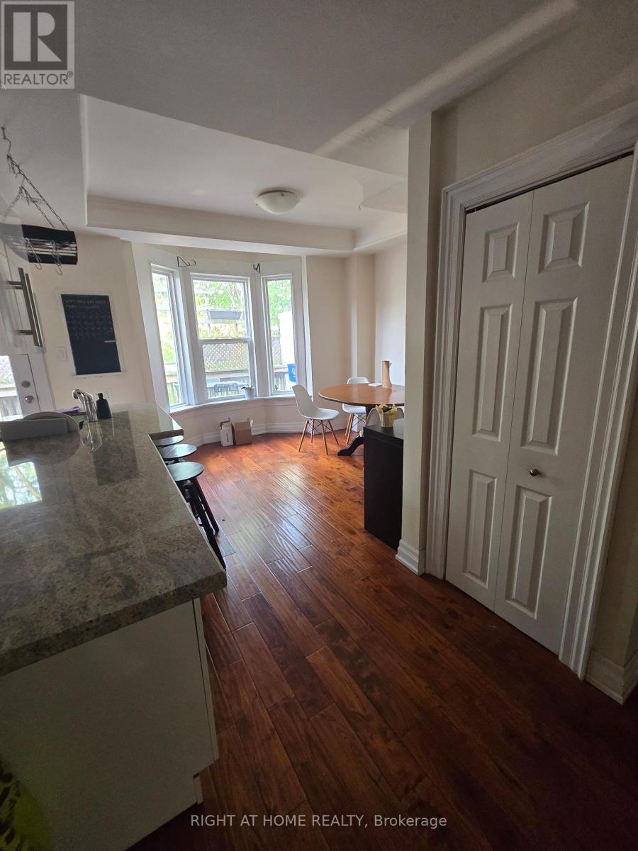 Upper - 637 Logan Avenue, Toronto, Ontario  M4K 3C4 - Photo 6 - E12205529