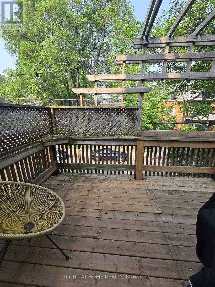 Upper - 637 Logan Avenue, Toronto, Ontario  M4K 3C4 - Photo 7 - E12205529