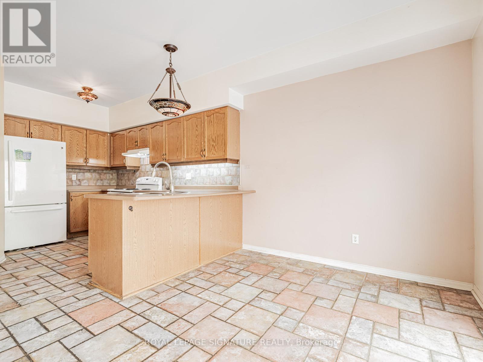 100 - 23 Observatory Lane, Richmond Hill, Ontario  L4C 0M7 - Photo 16 - N12205523