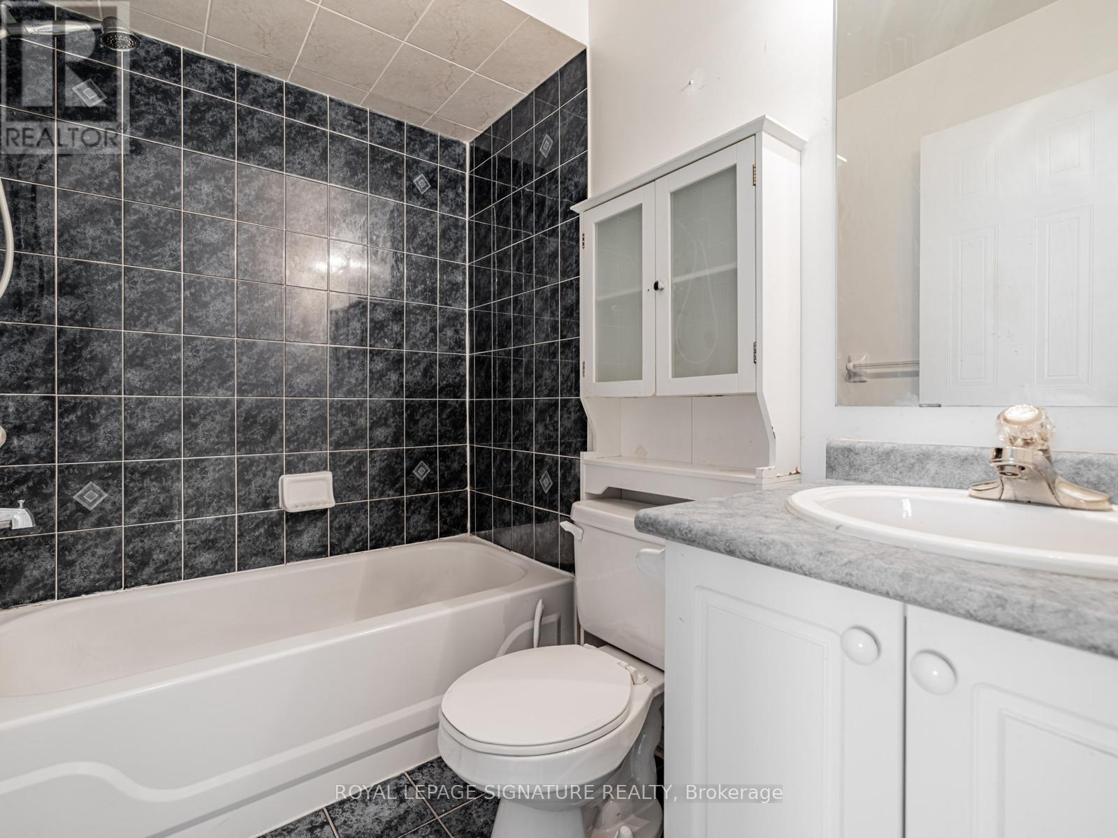 100 - 23 Observatory Lane, Richmond Hill, Ontario  L4C 0M7 - Photo 29 - N12205523