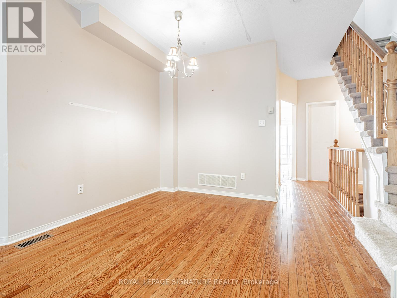 100 - 23 Observatory Lane, Richmond Hill, Ontario  L4C 0M7 - Photo 8 - N12205523