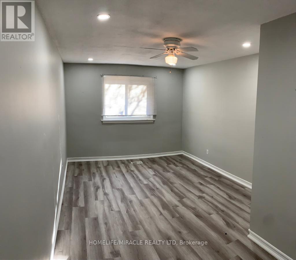 Upper - 124 Sheldon Drive, Newmarket, Ontario  L3Y 2V7 - Photo 3 - N12205541