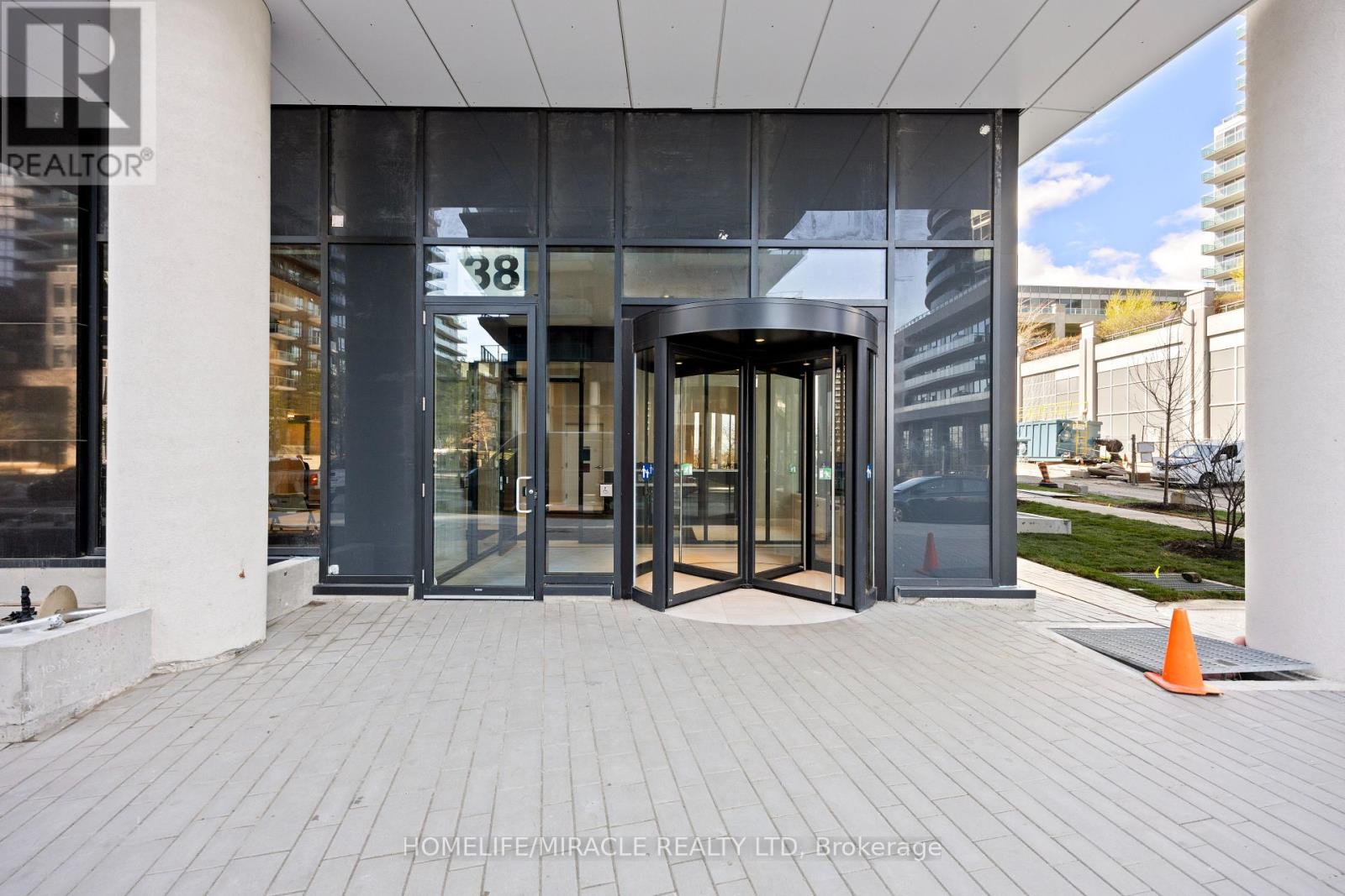 607 - 38 Annie Craig Drive, Toronto, Ontario  M8V 0G9 - Photo 2 - W12205522