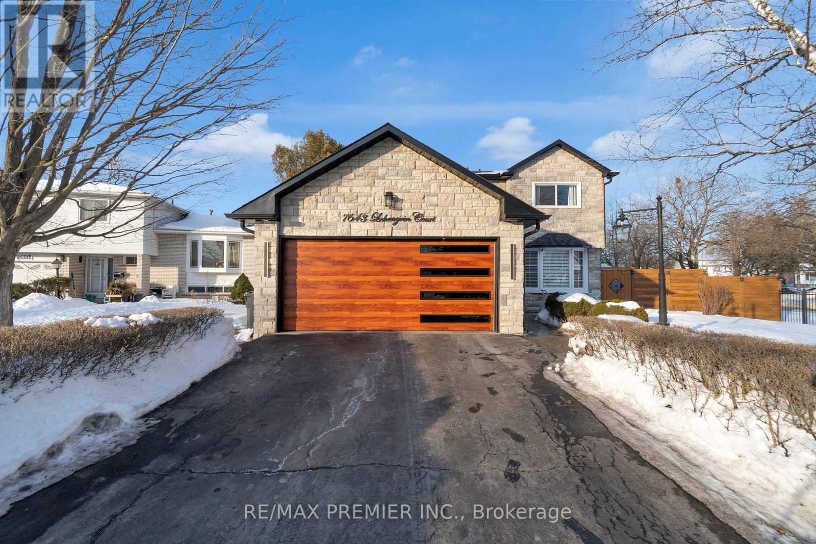 7643 Lohengrin Court, Mississauga, Ontario  L4T 3J1 - Photo 1 - W12205526