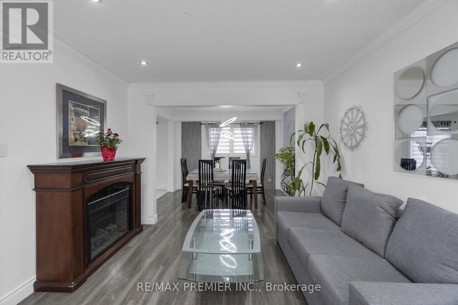 7643 Lohengrin Court, Mississauga, Ontario  L4T 3J1 - Photo 10 - W12205526