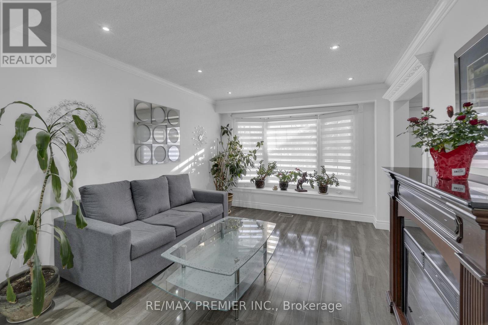 7643 Lohengrin Court, Mississauga, Ontario  L4T 3J1 - Photo 11 - W12205526