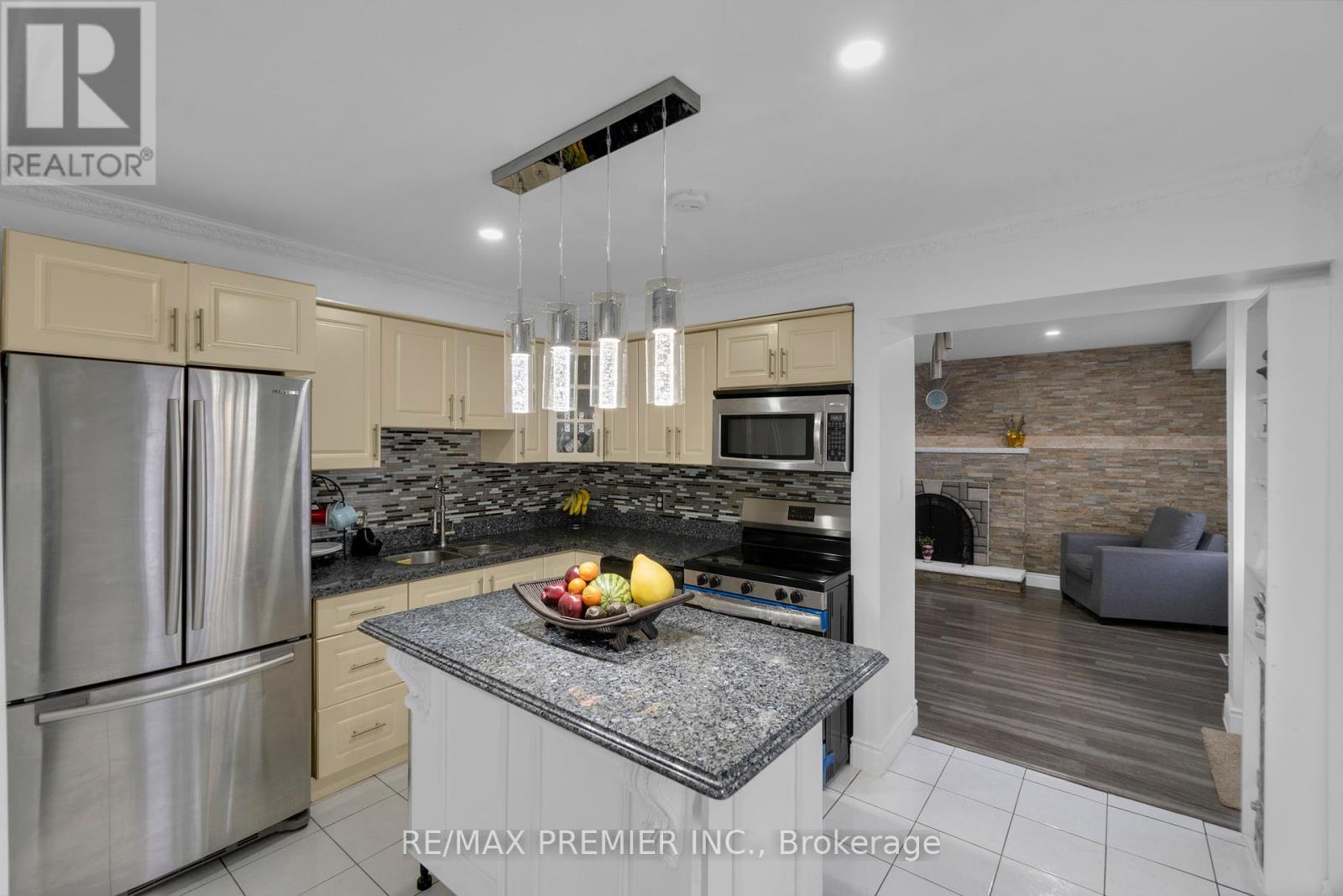 7643 Lohengrin Court, Mississauga, Ontario  L4T 3J1 - Photo 15 - W12205526