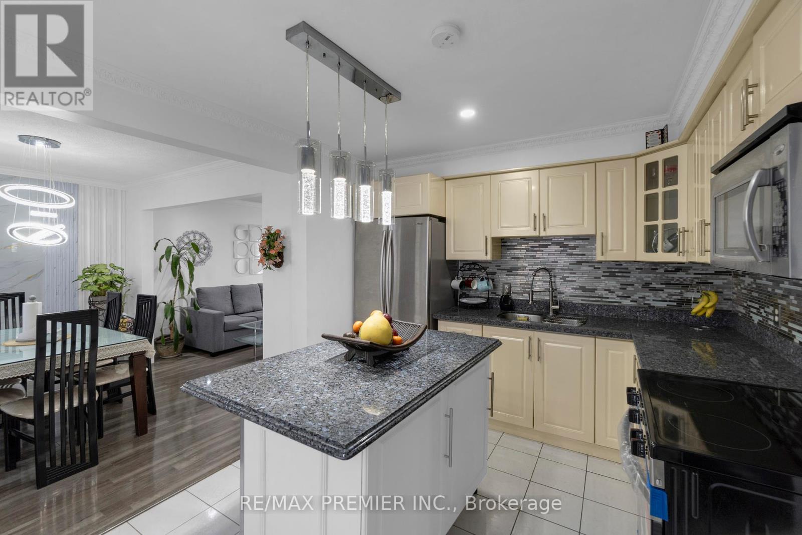 7643 Lohengrin Court, Mississauga, Ontario  L4T 3J1 - Photo 16 - W12205526