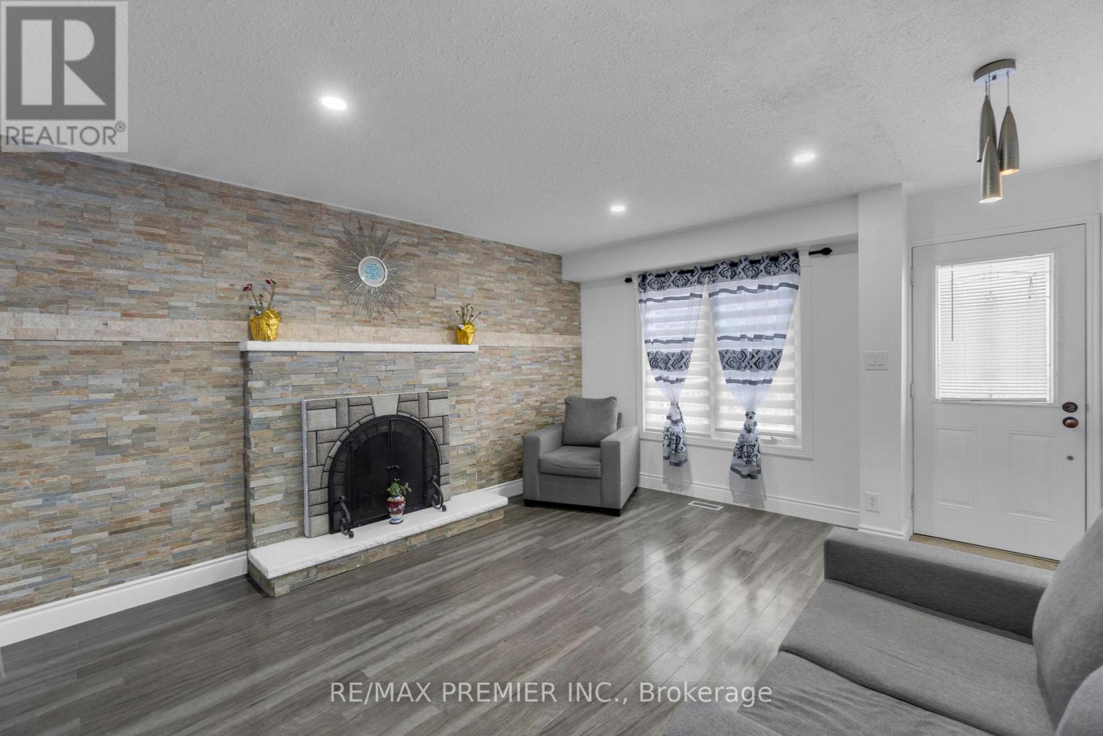 7643 Lohengrin Court, Mississauga, Ontario  L4T 3J1 - Photo 19 - W12205526