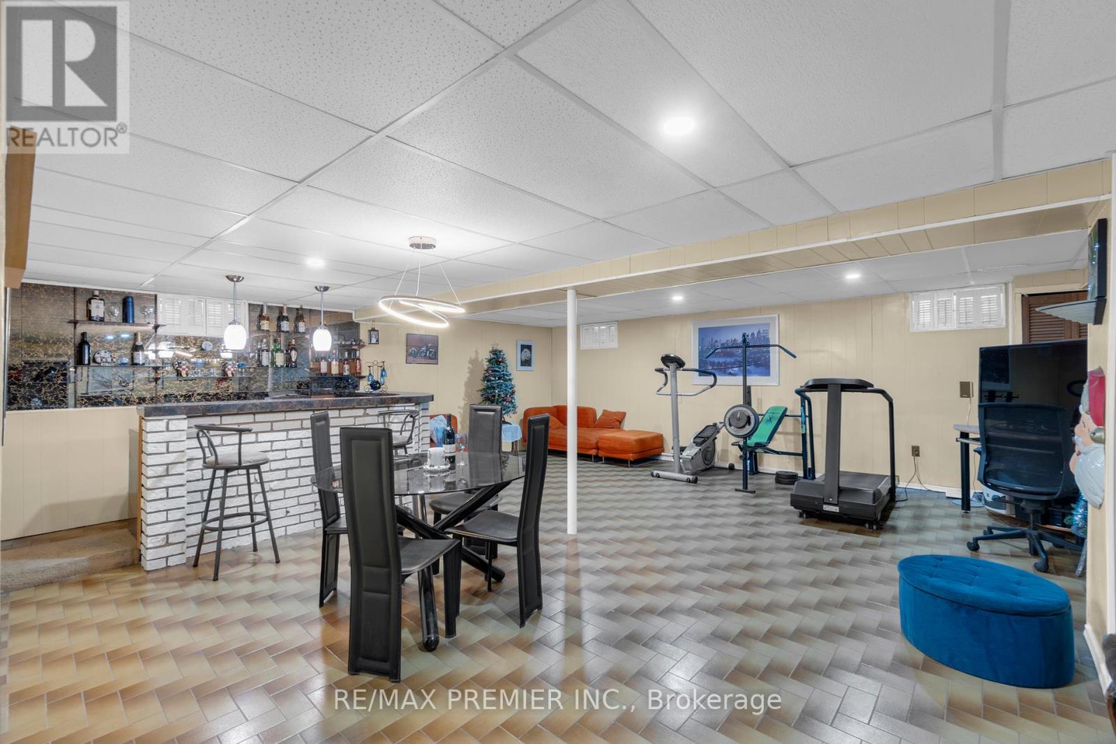 7643 Lohengrin Court, Mississauga, Ontario  L4T 3J1 - Photo 32 - W12205526