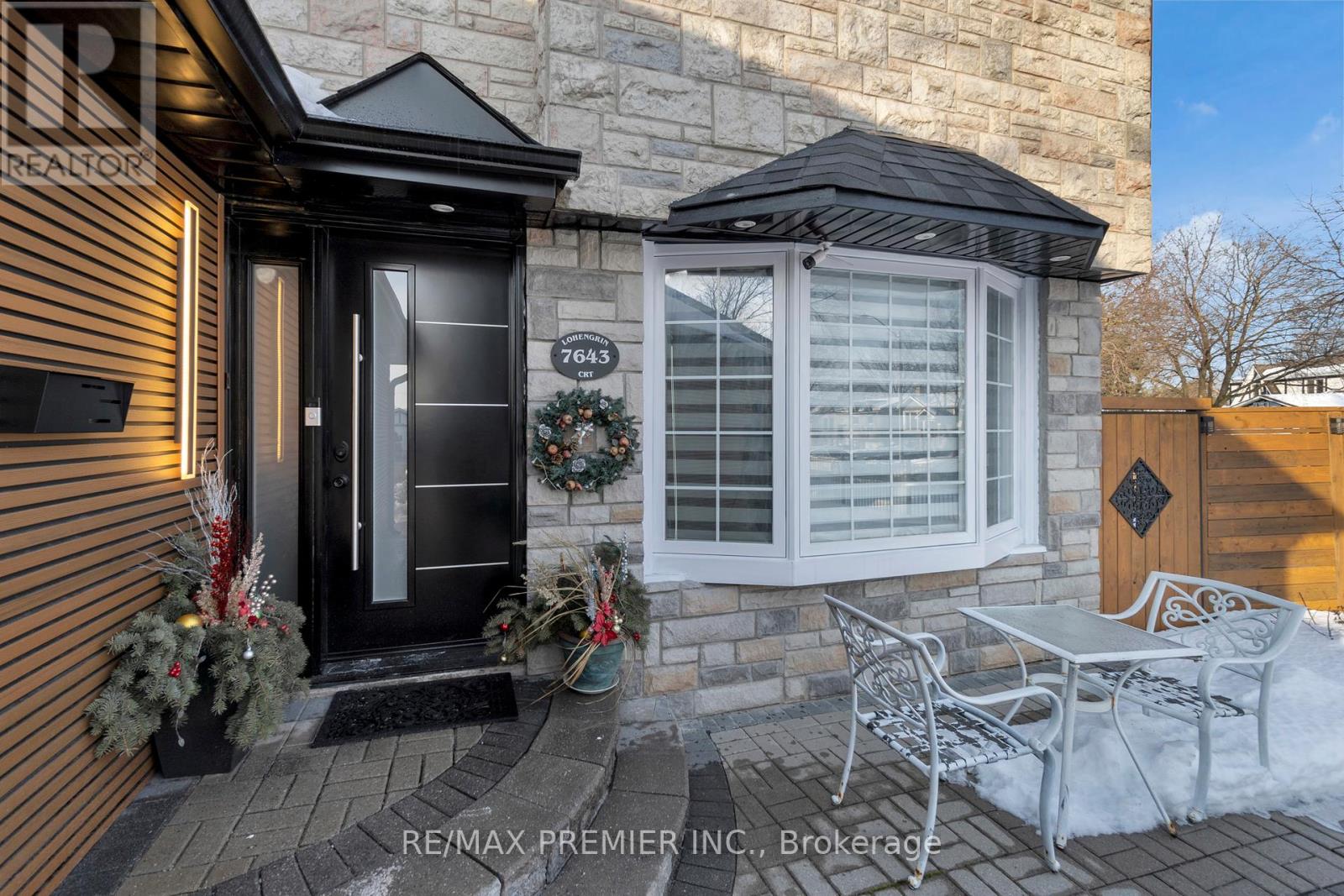 7643 Lohengrin Court, Mississauga, Ontario  L4T 3J1 - Photo 6 - W12205526