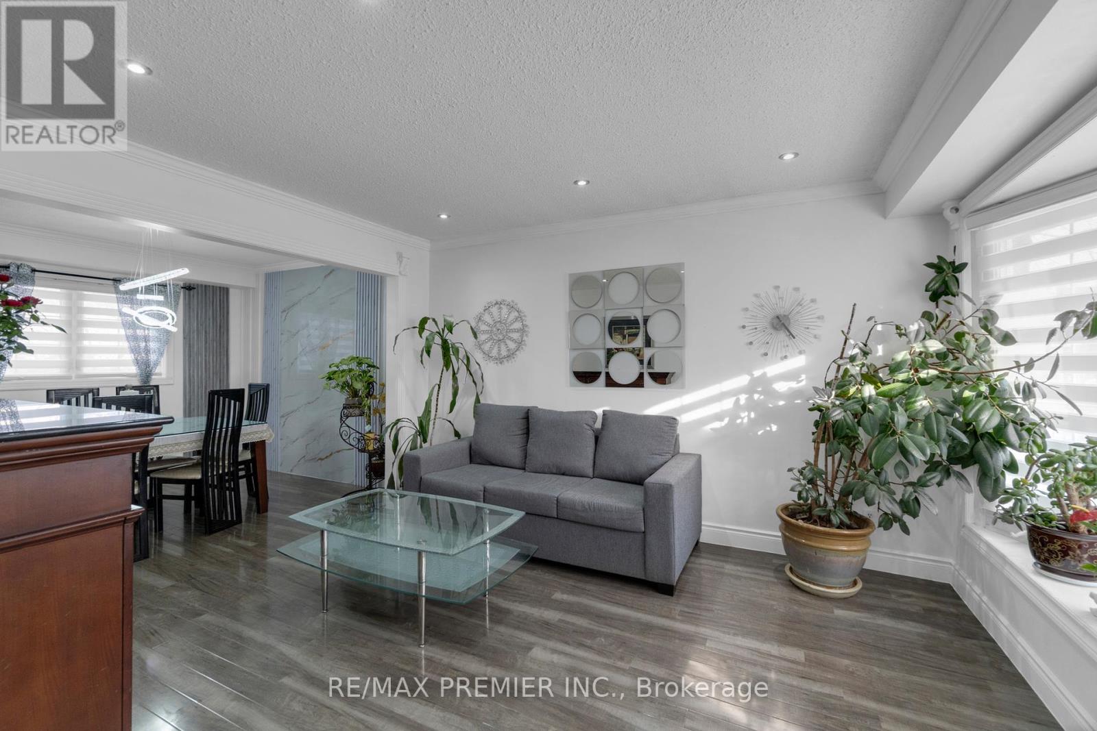 7643 Lohengrin Court, Mississauga, Ontario  L4T 3J1 - Photo 8 - W12205526