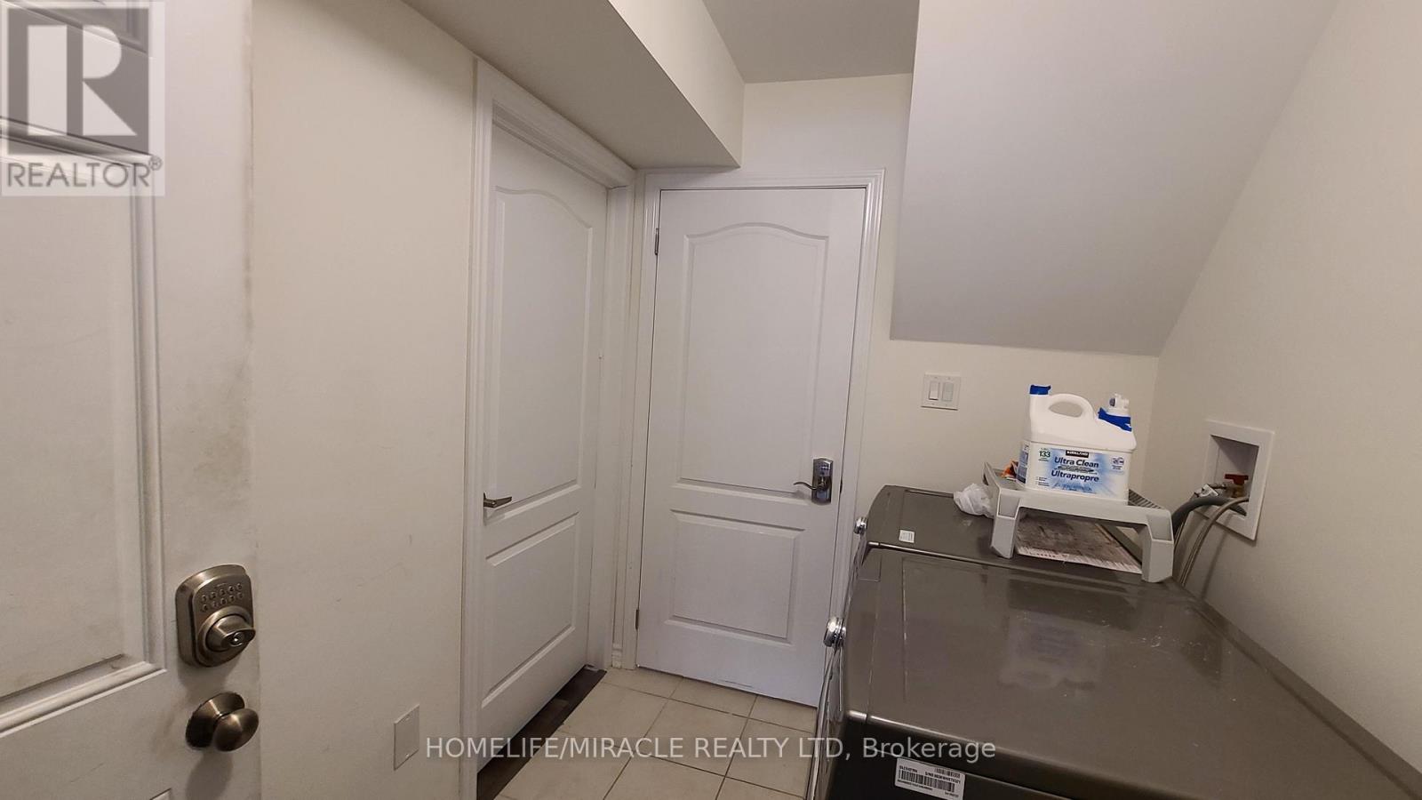215 Remembrance Road, Brampton (Northwest Brampton), Ontario  L7A 4P1 - Photo 20 - W12205528