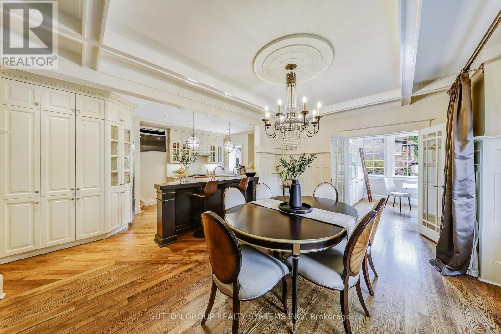 218 Glendonwynne Road, Toronto, Ontario  M6P 3G3 - Photo 14 - W12172317