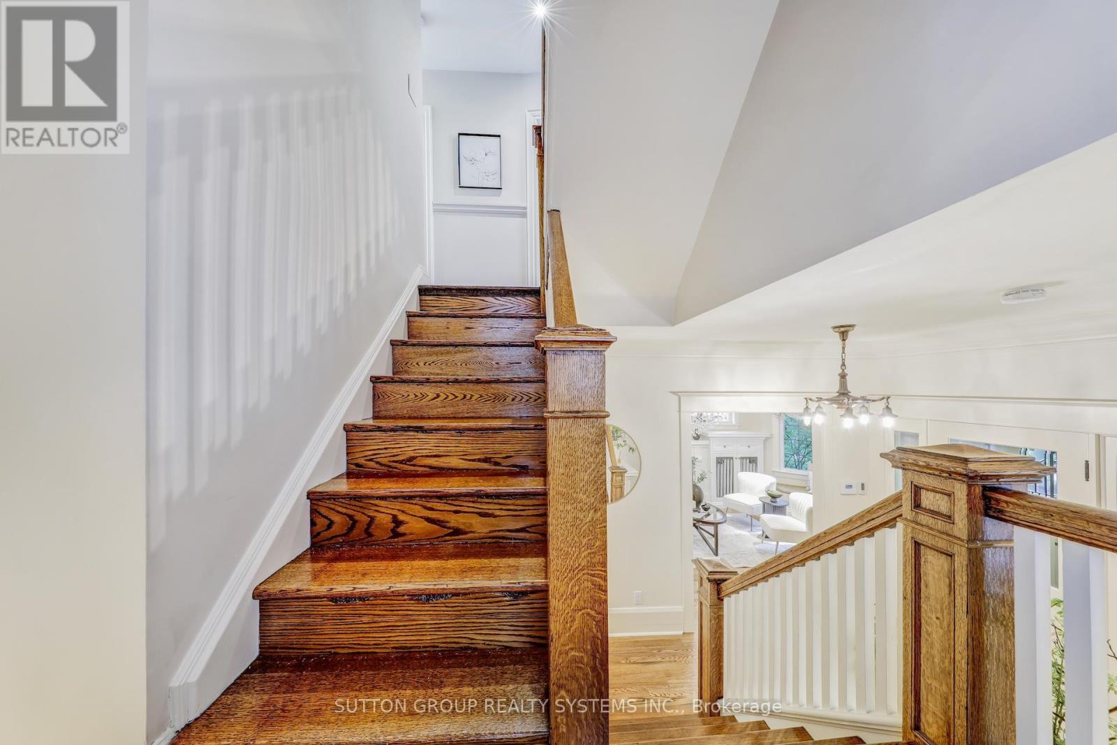 218 Glendonwynne Road, Toronto, Ontario  M6P 3G3 - Photo 22 - W12172317